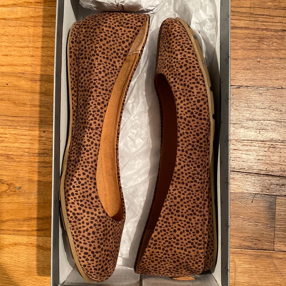 SUN + STONE Eliana Flats cheetah
